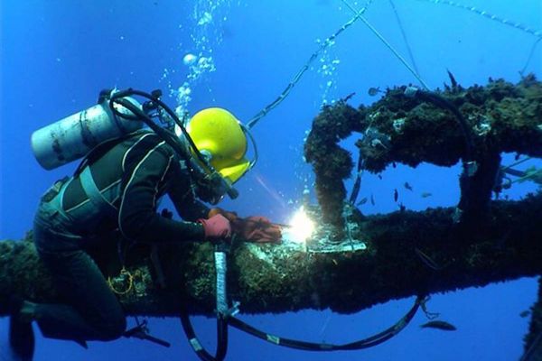 underwater-20weldingF0F92177-F5FB-6FD7-682B-BB42B3CF0B63.jpg